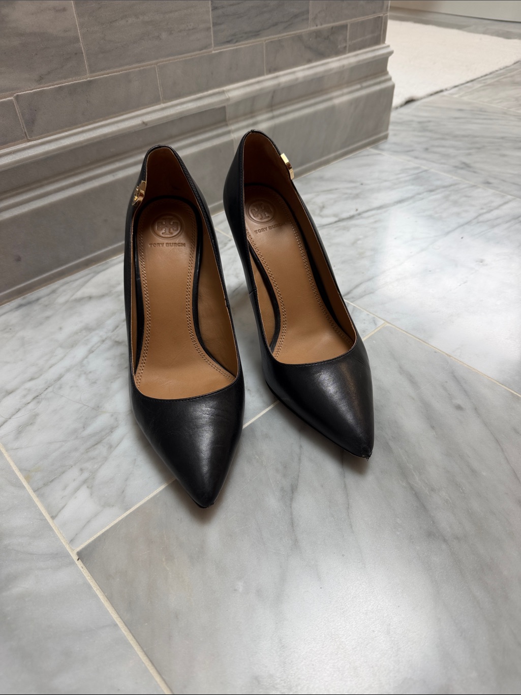 Tory Burch Black Pointed-Toe Leather Pumps With Gold Accent